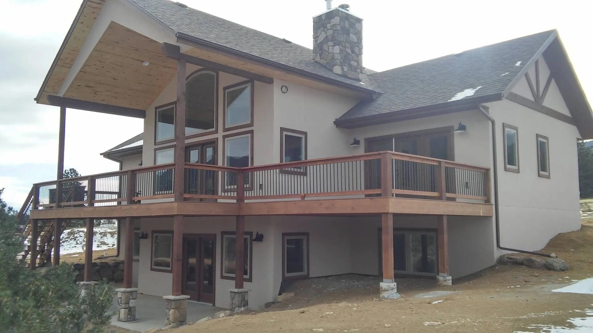 A large house with a balcony and a fire place.